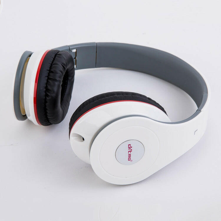 Clean white wired headphones featuring accents, designed for universal compatibility.